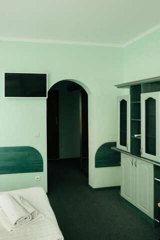 Отель Stanislavskiy Dvir Ивано-Франковск Стандартный двухместный номер с 1 кроватью или 2 отдельными кроватями-2